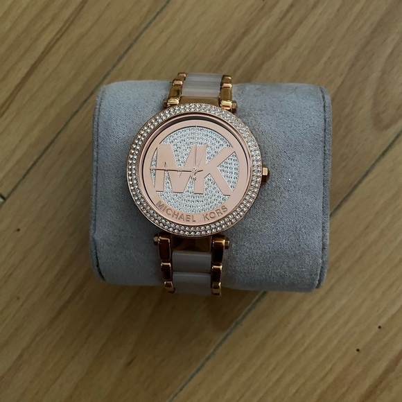 Michael Kors Rose Gold Watch - Picture 3 of 3